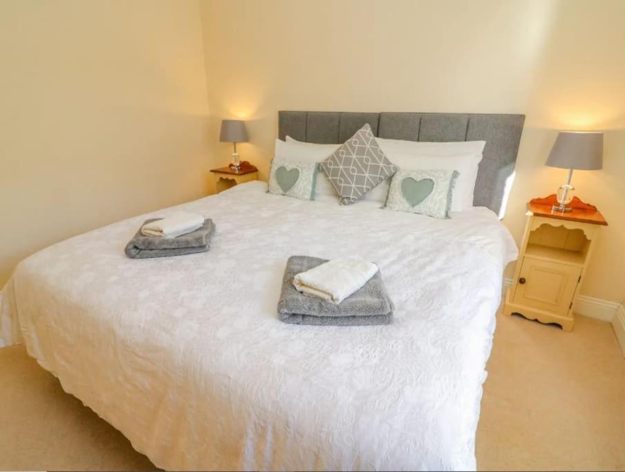 Two Acres- Spacious, Delightful, Pet Free Bungalow Levens Kültér fotó