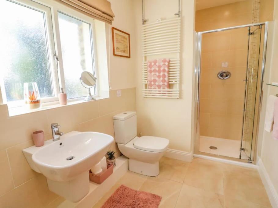 Two Acres- Spacious, Delightful, Pet Free Bungalow Levens Kültér fotó