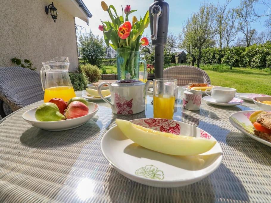 Two Acres- Spacious, Delightful, Pet Free Bungalow Levens Kültér fotó